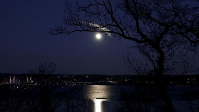 Peneliti berharap bisa mendapat temuan baru tentang bulan saat terjadi gerhana yang disertai fenomena supermoon dan blue moon nanti.