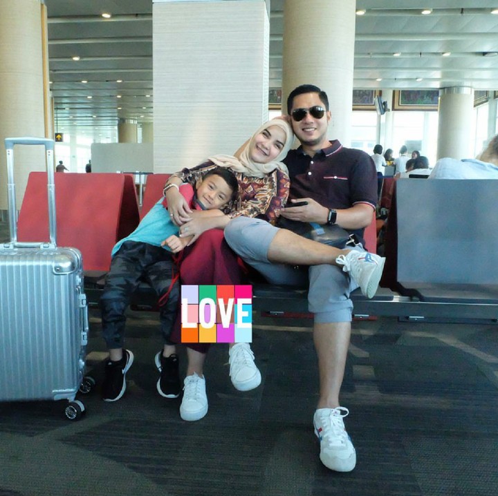 <p>Ucapan tahun baru berupa foto di bandara kayak yang dilakukan kakak Zaskia Mecca, Tasya Nur Medina, kayak gini? Hmm, boleh juga. (Foto: Instagram/tasyanurmedina)</p>