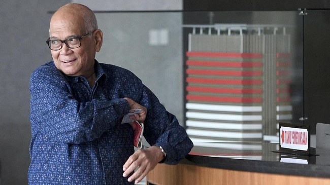 Peyidik KPK mendalami proses kebijakan KKSK dan penerbitan SKL dalam kasus BLBI dengan mengorek keterangan eks Menko Perekonomian Dorodjatun Kuntjoro Jakti.
