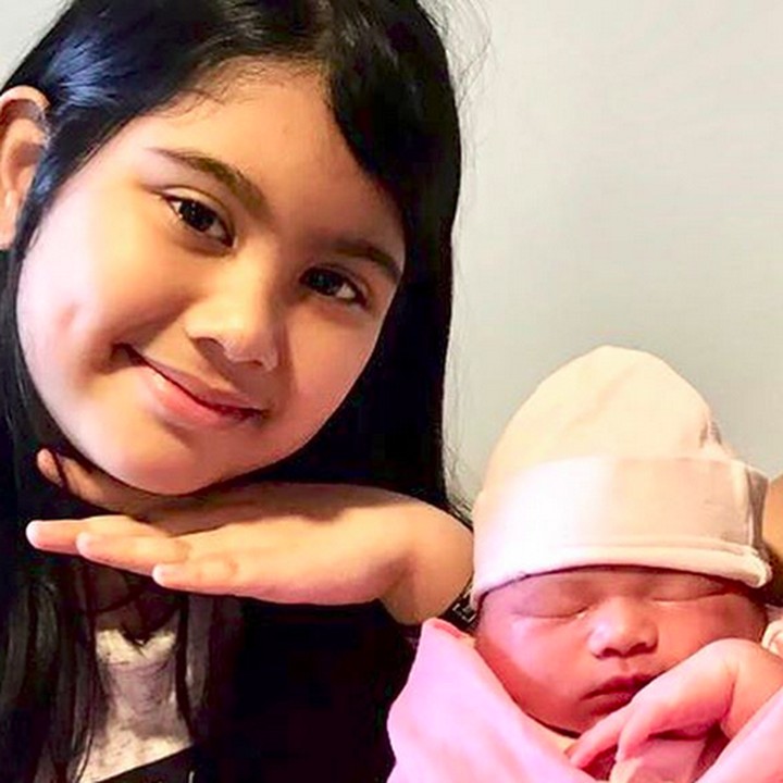 <p>Pose dulu ah sama Kak Aira. (Foto: Instagram/ @annisayudhoyono)  </p>