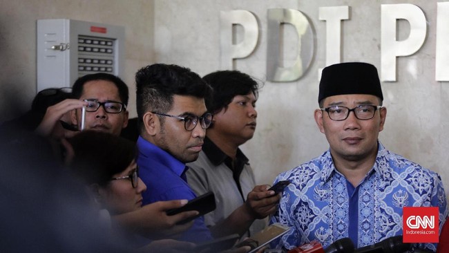 Ridwan Kamil menyerahkan sepenuhnya urusan calon pendamping di Pilgub Jabar 2018 kepada parpol pendukung melalui lobi antar-pimpinan.