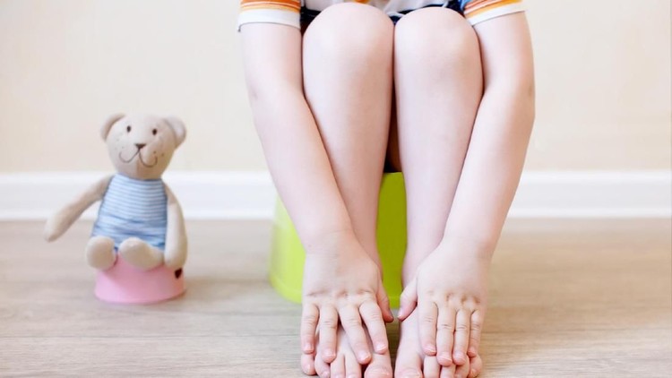 Beberapa hari setelah disapih kok feses anak berubah jadi warna hijau. Normal nggak ya?