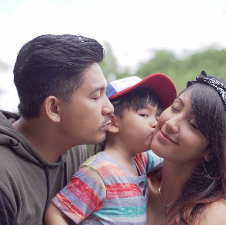 <p>Di usia pernikahan 5 tahun, keluarga ini tetap sweet deh. (Foto: Instagram/mrsshareena)</p>