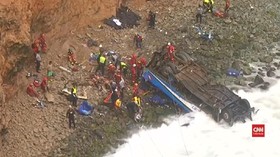VIDEO: Bus Terjun ke Jurang di Peru, 36 Tewas