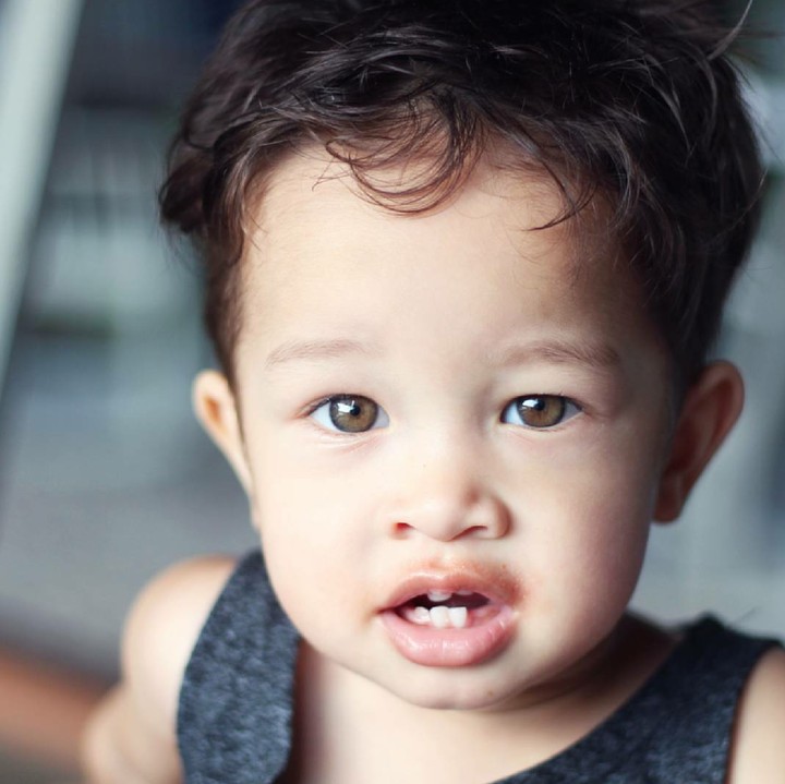 <p>Kenji lebih mirip Ayah Irfan atau Bunda Jennifer ya? (Foto: Instagram/jenniferbahcdim)</p>