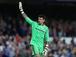 Usai Dipecat Barcelona, Valdes Latih Klub Divisi Empat Spanyol