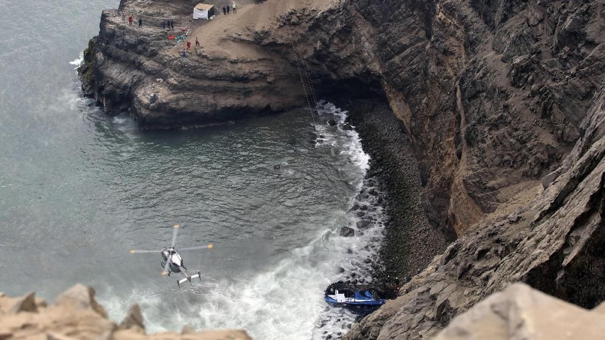 FOTO: Bus Jatuh dari Tebing di Peru, 36 Tewas