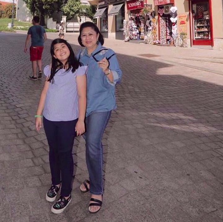 <p>Berpose sama cucu pertama, Aira. (Foto: Instagram/ @aniyudhoyono) </p>