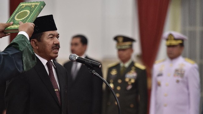 Frasa 'hoaks membangun' ala Kepala BSSN Djoko Setiadi dicibir banyak pihak. Secara keilmuan, tidak ada dasar kebohongan yang membangun.