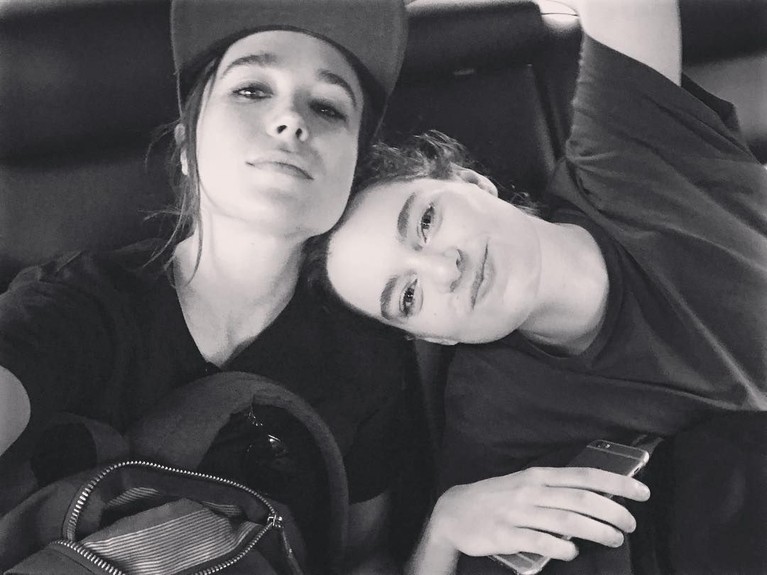 Ellen Page Ellen Page dan Emma Portner dari instagram.