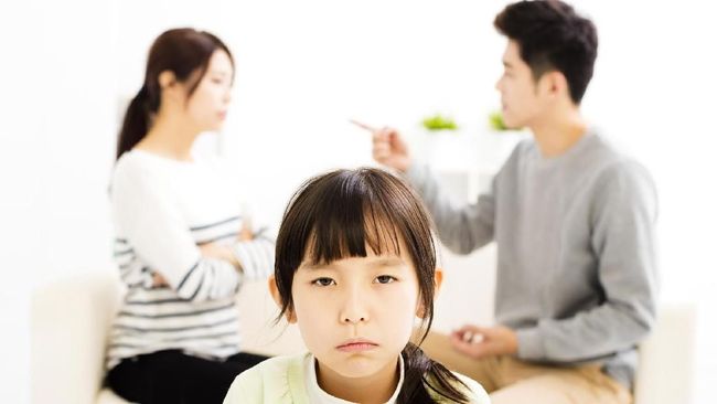 Anak sering jadi korban konflik orang tuanya. Psikolog peringatkan dampak psikologis yang bahkan bisa meninggalkan luka seumur hidup pada anak.