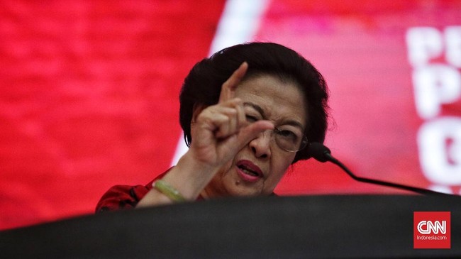 Megawati dan Tri Rismaharini, menurut Sekjen PDIP Hasto Kristiyanto, sempat membahas perkembangan Pilgub Jawa Timur menanggapi rumor mundurnya Azwar Anas.