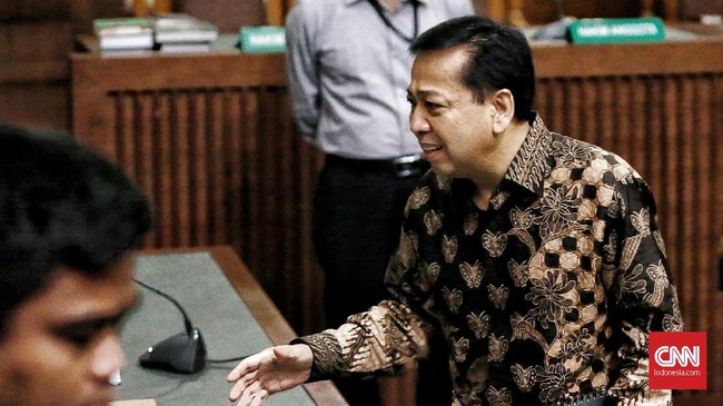 Ketua Komisi III DPR Bambang Soesatyo hanya menjawab singkat seraya tertawa terkait langkah Setya Novanto yang mengajukan diri menjadi justice collaborator.