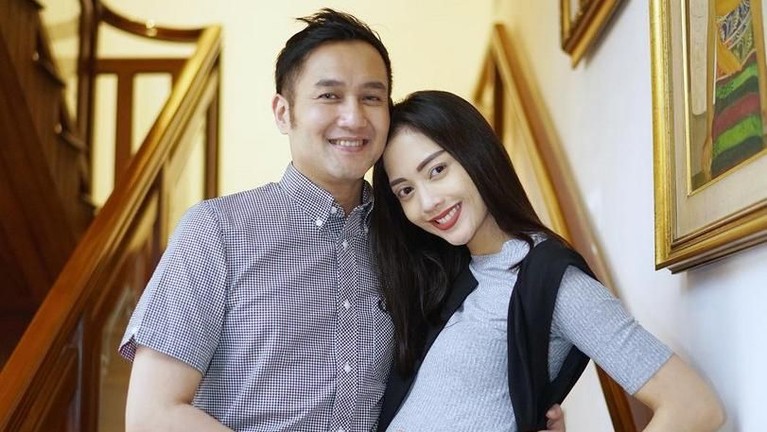 Ririn Dwi Ariyanti dan Aldi 'Bragi'
