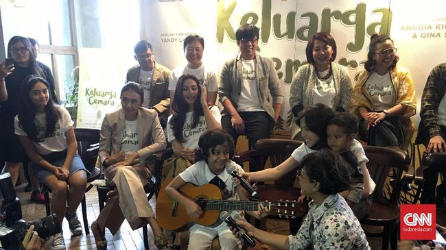 Kini anggota 'Keluarga Cemara' telah komplet. Zara JKT48 terpilih menjadi salah satu bagian dalam film yang diangkat dari serial legendaris itu.