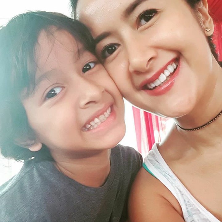 <p>Banyak banget yang bilang Widuri ini mirip banget dengan ibunya Widi Mulia. Bahkan bapaknya sendiri, Dwi Sasono, juga mengakui itu. Menurut Bunda bagaimana? (Foto: Instagram @widimulia)</p>