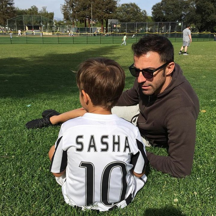 <p>Di lama Instagram Del Piero, mantan penyerang Juventus ini sering banget mengunggah foto dengan si bungsu Sasha. (Foto: Instagram @alessandrodelpiero)</p>