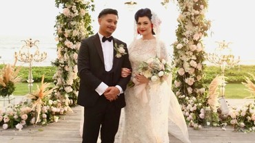 Simak Kisah Cinta Menarik Derby Romero dan Claudia Adinda