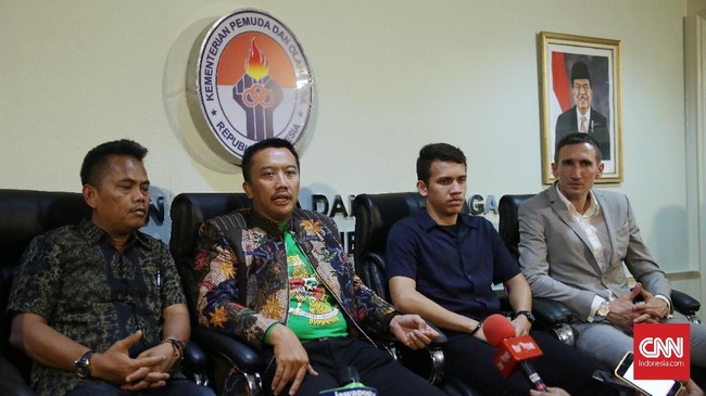 Menpora RI, Imam Nahrawi, meminta sebaiknya Egy Maulana mendapat klub-klub di Eropa yang lokasi latihannya dekat dengan masjid.