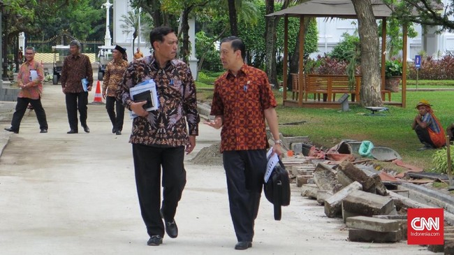 Menko Marinves Luhut Panjaitan menelanjangi kegagalan Thomas Lembong terkait kritiknya soal nikel Jokowi. Salah satu kegagalan yang ia bongkar soal OSS.