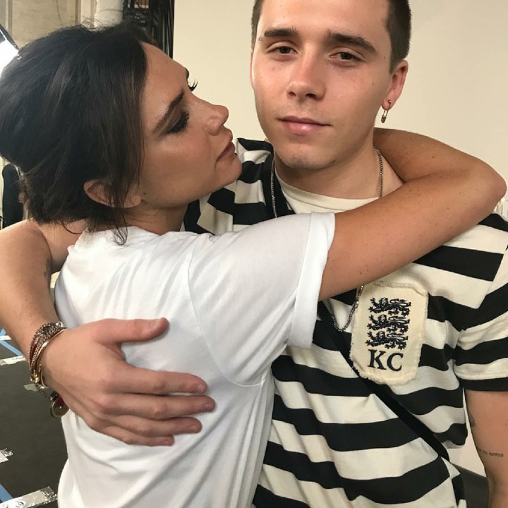 <p>Ini Victoria bersama anak pertamanya, Brooklyn, akrab banget ya, Bun. (Foto: Instagram/victoriabeckham)</p>