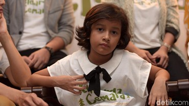 img-title Bermain di 'Film Keluarga Cemara 2', Widuri Putri Ngobrol dengan Ayam