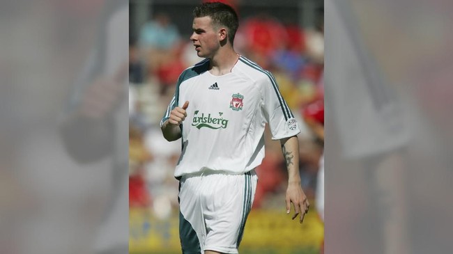 Mitra Kukar resmi merekrut mantan gelandang Liverpool, Danny Guthrie. Pengoleksi 103 penampilan di Liga Primer itu dikontrak Mitra Kukar untuk satu musim.