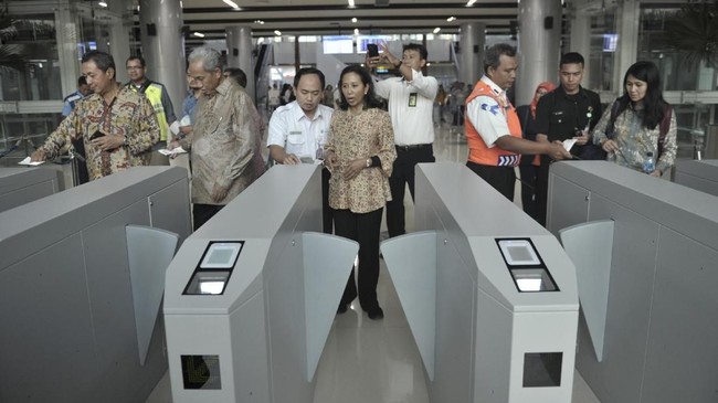Menteri BUMN Rini Soemarno menekankan kecelakaan kerja yang banyak terjadi dalam proses konstruksi bukan disebabkan karena pengerjaan proyek tergesa-gesa.