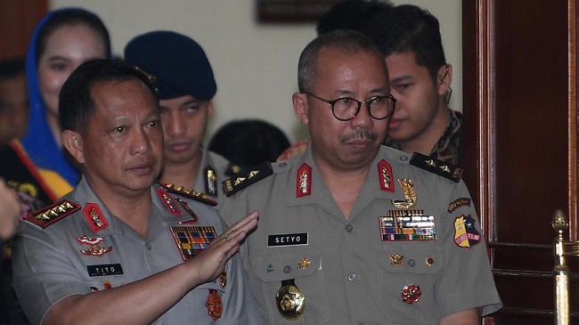 Tito mengusulkan proses hukum yang melibatkan calon kepala daerah ditunda selama tahapan Pilkada serentak. Tapi, bila calon kena OTT, kasus harus dilanjutkan.