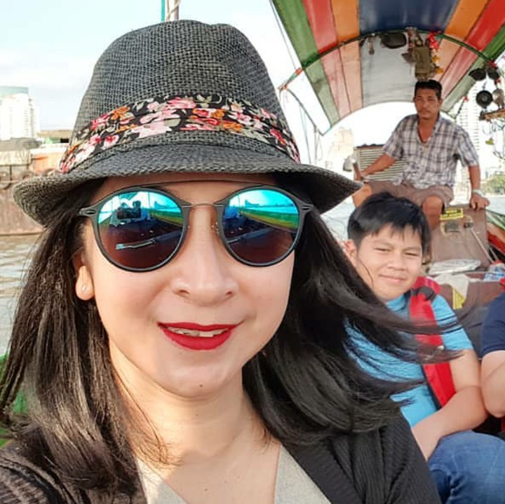 <p>Selfie bareng keluarga pas liburan, cekrek! (Foto: Instagram/novitaangie)</p>