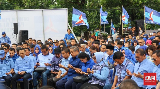 Rapat darurat yang digelar Partai Demokrat dan Pidato Politik SBY membuat 'meriah' awal 2018 sebagai tahun politik Pilkada Serentak di 171 daerah di Indonesia.