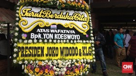 Jokowi Kirim Karangan Bunga untuk Yon Koeswoyo 'Koes Plus'
