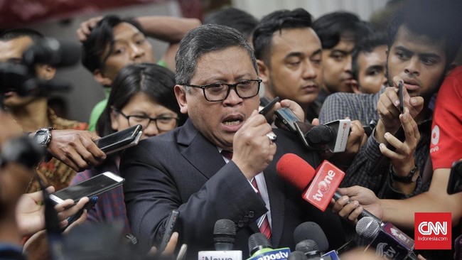 Pola kampanye hitam lewat penyebaran foto pribadi cawagub Jatim Azwar Anas mendapat kutukan keras dari PDIP karena dinilai tidak beretika.