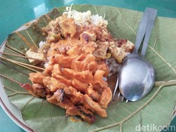 Sate Srepeh Rembang yang Unik dengan Paduan Nasi Sambal Tahu