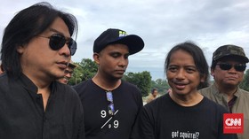 Dewa Budjana dan Ivanka 'Slank' Kenang Sosok Yon Koeswoyo