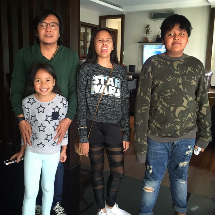 <div>Geng sweater Ari dan anak-anak nih. (Foto: Instagram/ari_lasso)</div>
