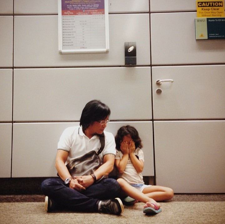 <div>Duh, Alessa malu-malu nih mau difoto sama ayah. (Foto: Instagram/ari_lasso)</div>