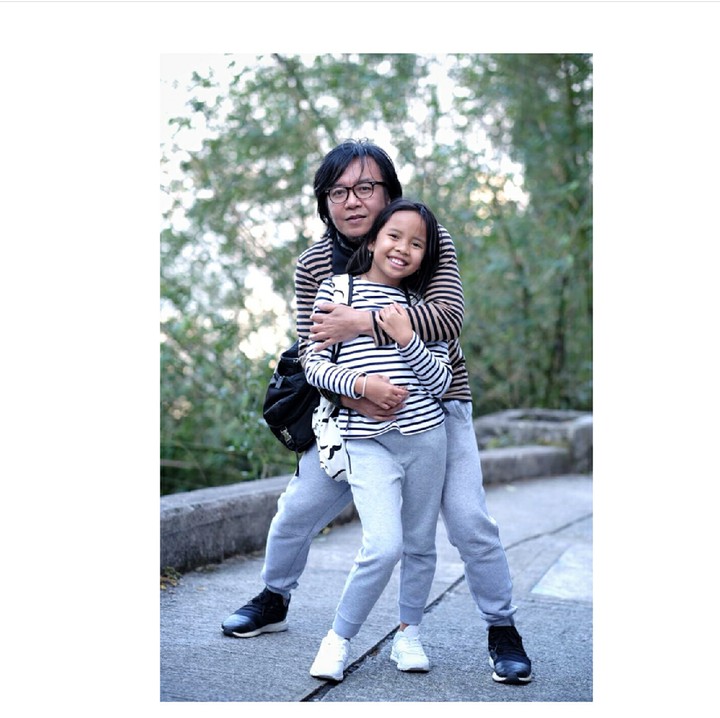 <div>Ari Lasso bersama anak bontotnya, Alessandra Lasso, kompak nih bajunya ya, Bun. (Foto: Instagram/ari_lasso)</div>