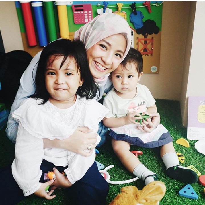 <p>Main bareng si kecil juga quality time... (Foto: Instagram @natasharizky)</p>