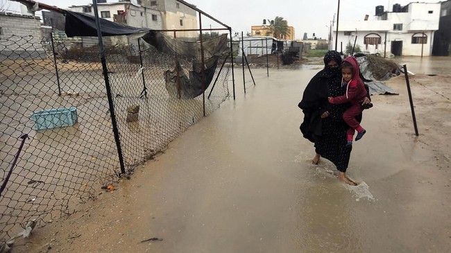 Qatar dan Uni Emirat Arab (UEA) menyumbang dana US$11 juta untuk mengatasi krisis energi listrik dan kemanusiaan di  Jalur Gaza, Palestina, Kamis (8/2).