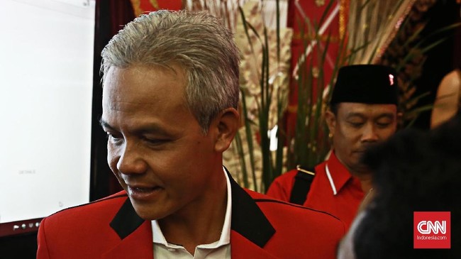 Gubernur Jawa Tengah Ganjar Pranowo, menunjuk Taj Yasin Maimun untuk mendampingi dia dalam pilgub Jateng. Jakarta, Minggu 7 Januari 2018. CNN Indonesia/Andry Novelino