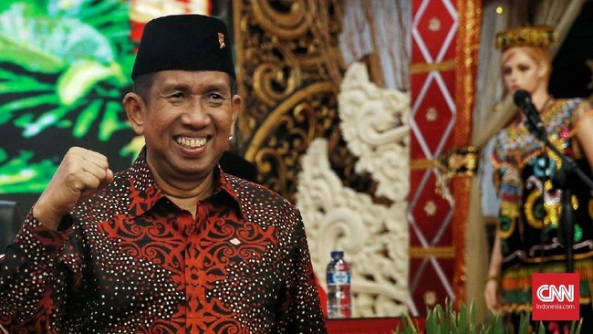 Ketua Umum PDIP Megawati Soekarnoputri mengumumkan Kapolda Kalimantan Timur Inspektur Jenderal Safaruddin sebagai calon gubernur dalam Pilkada Kalimantan Timur.