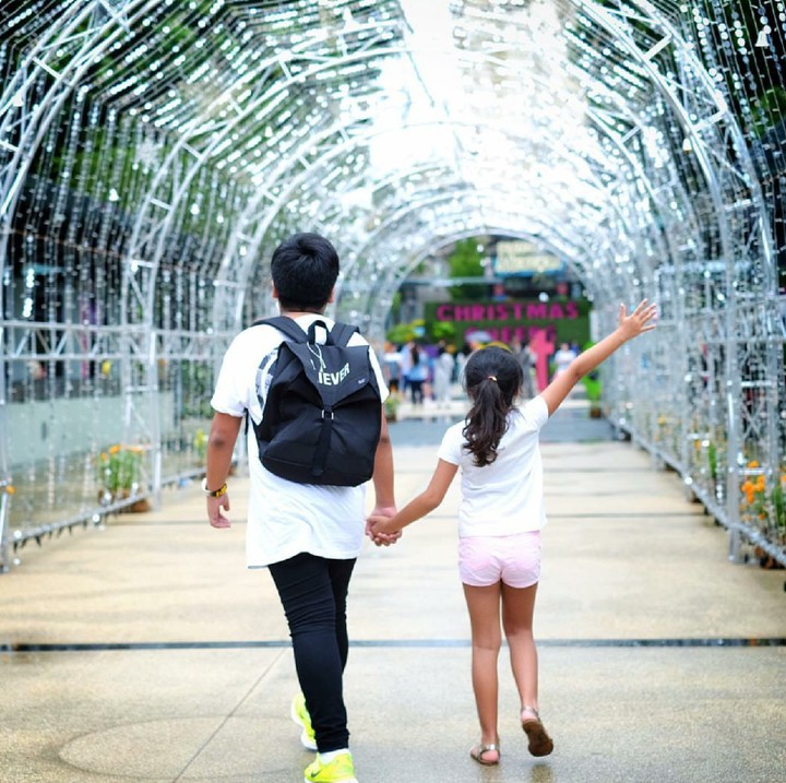 <div>Si bungsu juga deket nih sama kakak laki-lakinya. (Foto: Instagram/ari_lasso)</div>