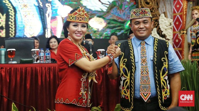 Ketua Umum PDIP Megawati Soekarnoputri mendapuk Karolin Margret Natasha dan Suryadman Gidot sebagai Calon Gubernur dan Wakil Gubernur Kalimantan Barat.