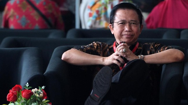 Marzuki Alie berencana melaporkan sejumlah pengurus Partai Demokrat, termasuk Agus Harimurti Yudhoyono ke polisi terkait fitnah kepadanya tentang kudeta partai.