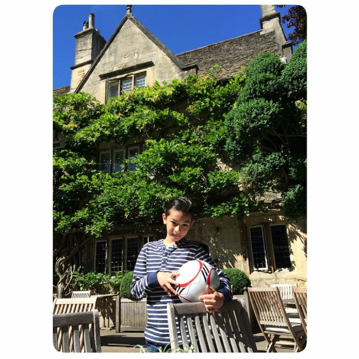<p>Eddy juga hobi main bola lho. (Foto: Instagram/maudykoesnaedi)</p>