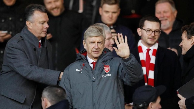 Arsene Wenger mengungkapkan kesetiaan di Arsenal dan pernah menolak tawaran menangani Manchester United setelah Sir Alex Ferguson mundur.