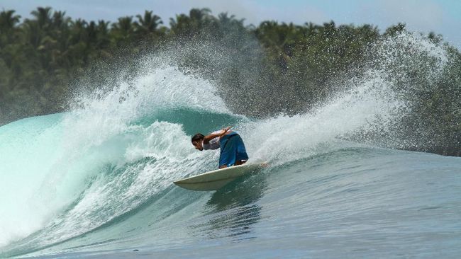 Kota Padang menjadi sorotan karena menjadi tuan rumah Hari Pers Nasional. Selain kuliner dan belanja, turis juga bisa berwisata sejarah dan alam di sana.