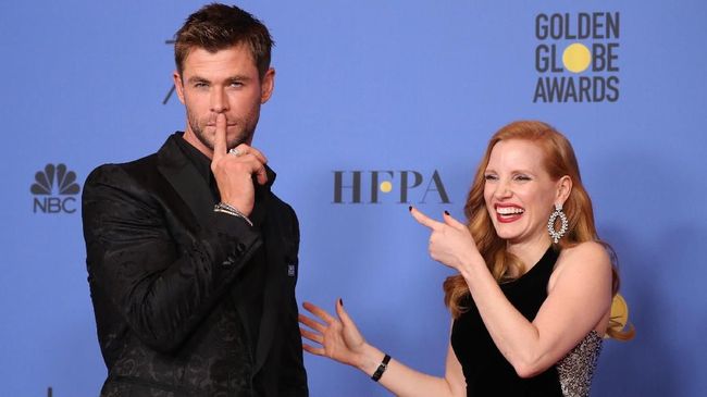 Chris Hemsworth yang memerankan Thor mengaku terpesona saat membaca naskah 'Avengers: Infinity War' dan kelanjutannya, 'Avengers 4.'
