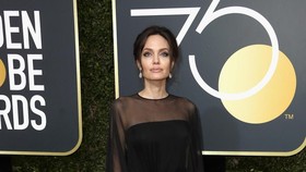 Para Pesohor Kompak Berpakaian Hitam di Golden Globe 2018